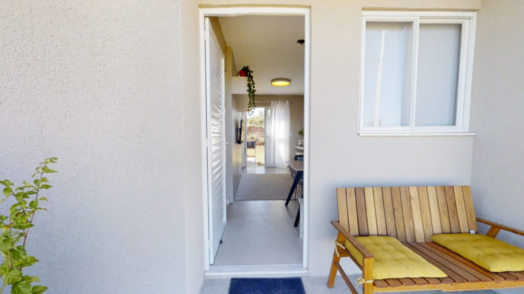 Tipos de portas: conheça os principais modelos para sua casa entrada Dream Santo Antonio Direcional