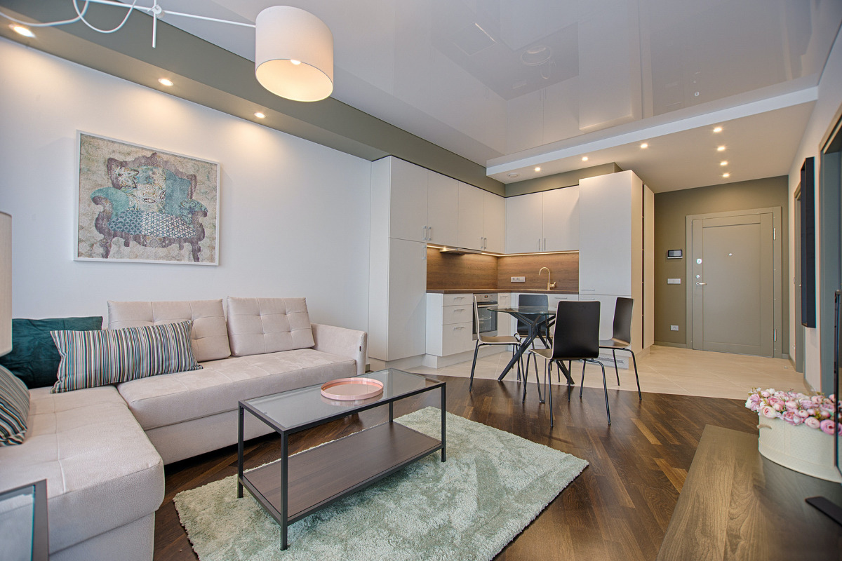 Como fazer a iluminação de apartamento? Dicas simples para valorizar seu ambiente! Sala de estar com vários pontos de luz. Imagem ilustrativa para texto iluminação de apartamento.