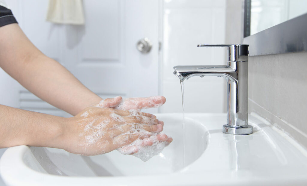 Se precisar sair de casa, tome estes 8 cuidados com a higiene Riva Incorporadora