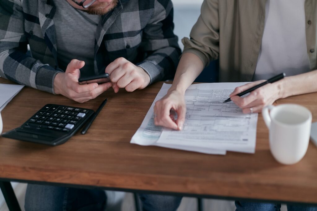 Como declarar um imóvel financiado no Imposto de Renda Pessoas analisando as finanças para entender como limpar o nome.