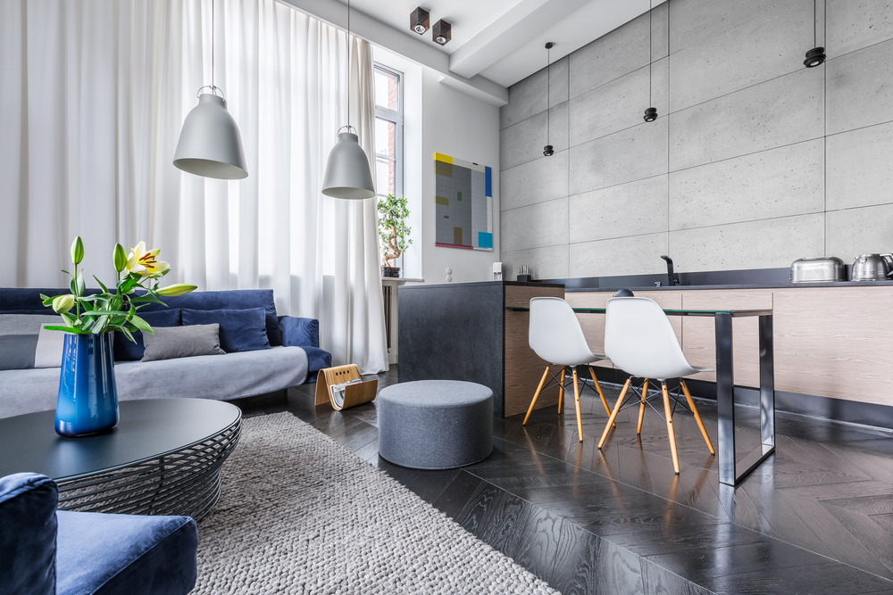 Decoração Industrial: dê um toque urbano e autêntico ao seu lar Apartamento com espaço integrado da cozinha com a sala, no estilo de decoração industrial