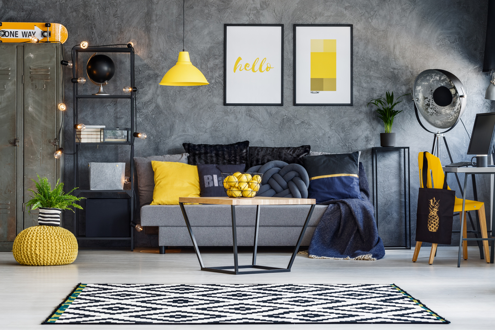 Decoração Industrial: dê um toque urbano e autêntico ao seu lar Decoração industrial na sala com cores vibrantes