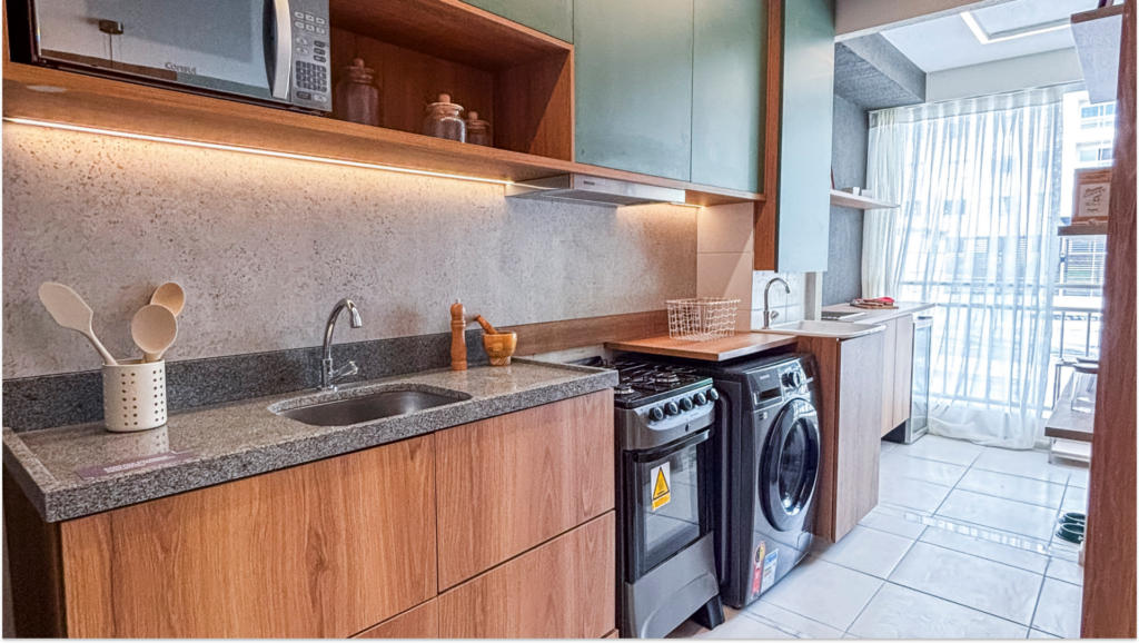 Como utilizar os tipos de iluminação em casa Cozinha decorada do Vert Alcantara, empreendimento da Direcional no Rio de Janeiro/RJ