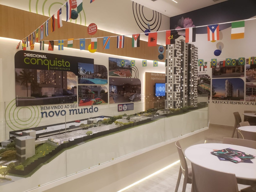 Stand de vendas: por que visitar pode fazer toda a diferença na compra do seu imóvel? Maquete de um imóvel da Direcional em um stand de vendas